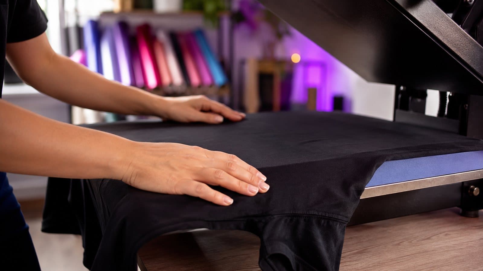 Marquage textile à la presse dans l'atelier HM Global